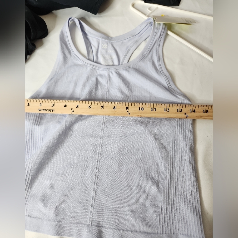 Set of 4 Tank Tops (XS & S) - Picture 9 of 16